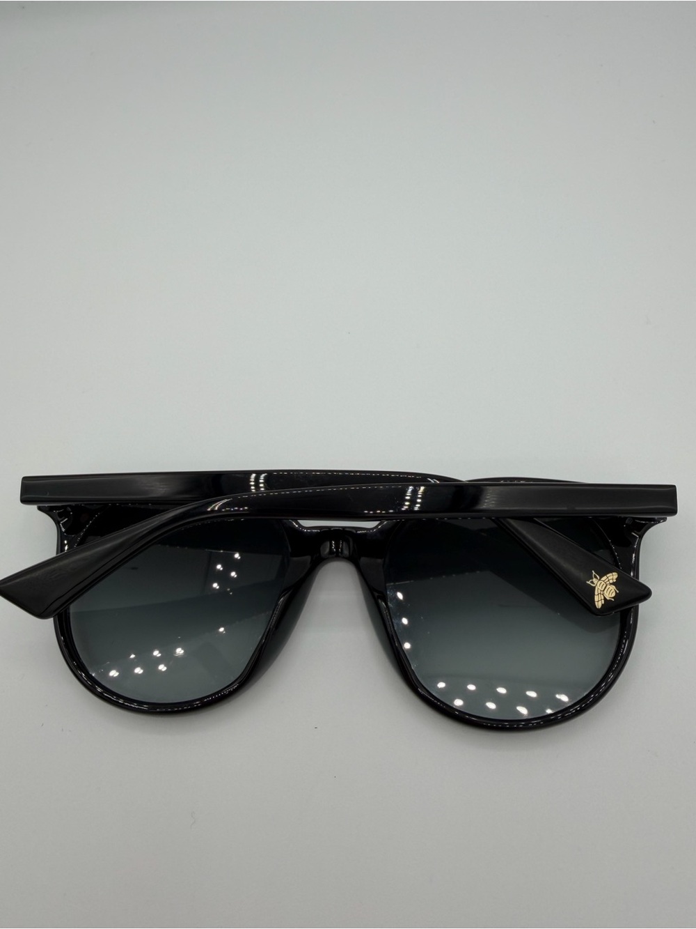 Gucci GG0091S Oversized Round Sunglasses Black Gradient Lens Bee Detail Full Set - Picture 3 of 6